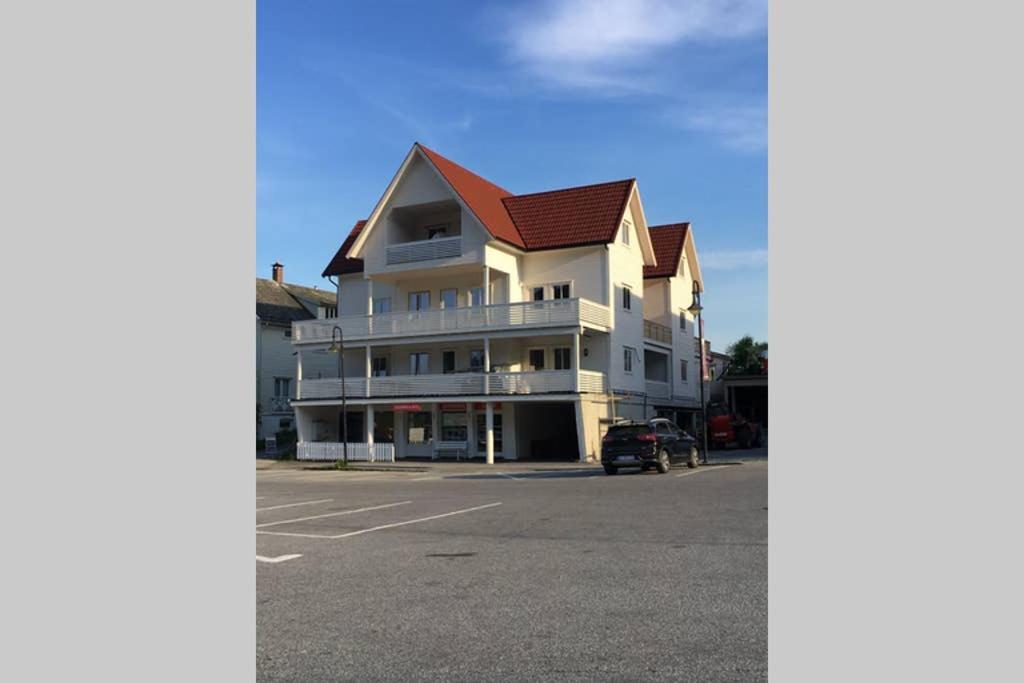 Balestrand Fjordapartments Holmen 19A Bagian luar foto