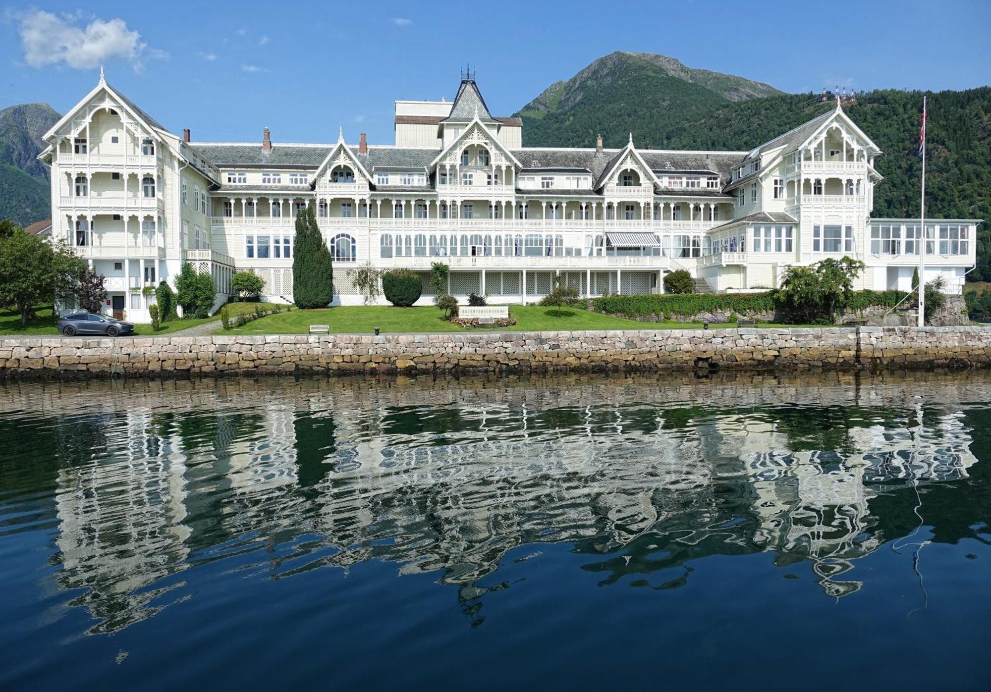 Balestrand Fjordapartments Holmen 19A Bagian luar foto